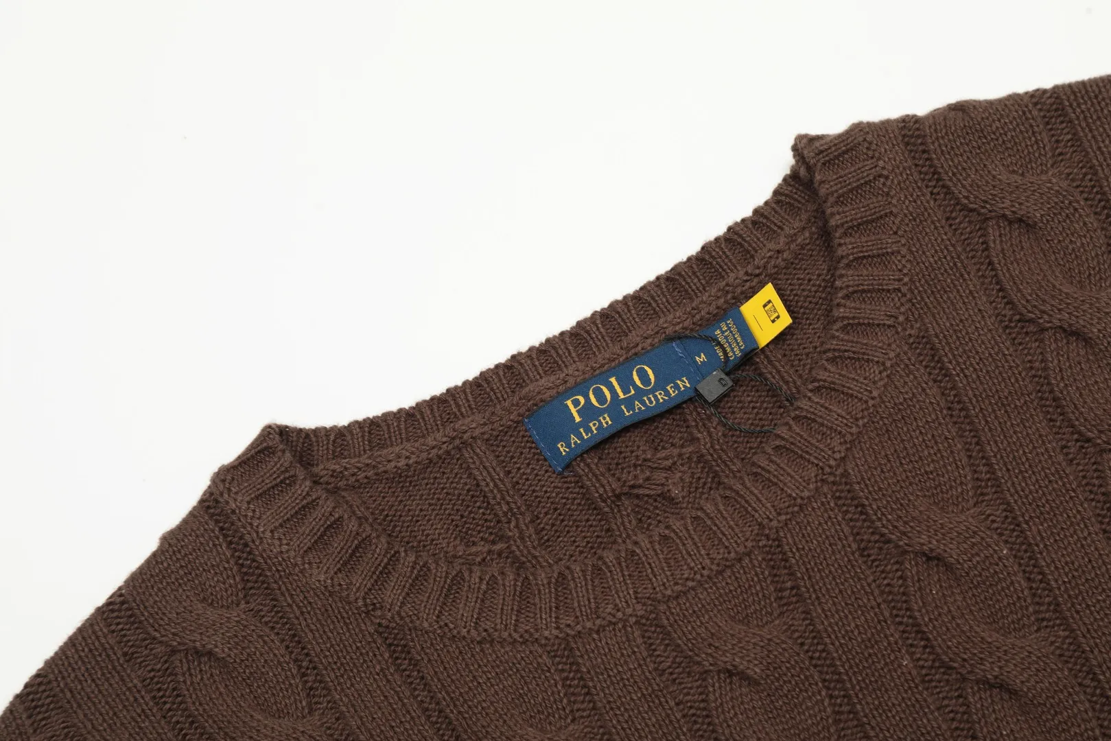 🅿️220 "Top quality" Style number: DS012# [Ralph Lauren round neck solid color pony embroidered logo twist knitted sweater] ✅Ralph Lauren classic basic versatile knitted pullover round neck sweater for men and women ✅Main supplier platform live broadcast Wholesale entity Replacement when out of stock No removal from shelves ✅ZP quality 1:1 version Scan the code to enter the GF website Counter quality ✅Detailed quality The only one in Guangzhou Imported quality cotton yarn, focusing on high-end, cost-effective, good quality needless to say ✅The version is restored to the original order, the maximum size can be worn up to 190 pounds, loose, comfortable and stress-free ✅The upper body is simple and easy to match, ootd must-have style, good-looking clothes are never picky, a must-have in couples' wardrobes, recommended. Size: S-XL Color: Black, off-white, gray, navy, khaki, pink, coffee, red